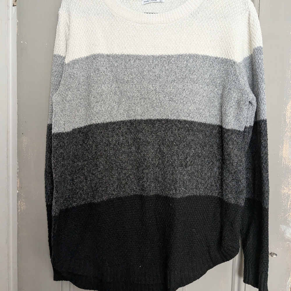 Pink Clover Women's Black and Gray Colorblock Sweater